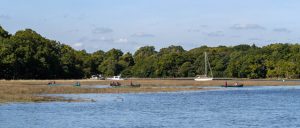 Kayaks and boats on the Beaulieu River
