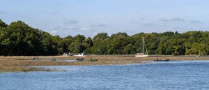 Kayaks and boats on the Beaulieu River